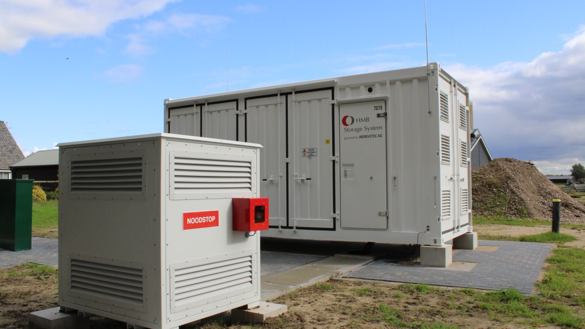 Zakelijke energieopslag bij loods en paardenstal in Woudenberg Zakelijke energieopslag bij loods en paardenstal in Woudenberg